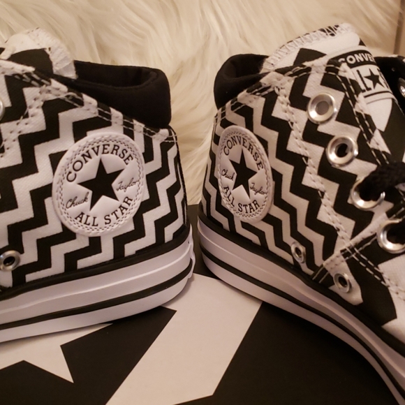 Converse Chuck Taylor Black/White High Top - Picture 7 of 8